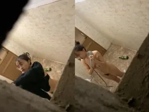 Quay lén eny vú to tắm, khe bướm chảy nước ròng ròng